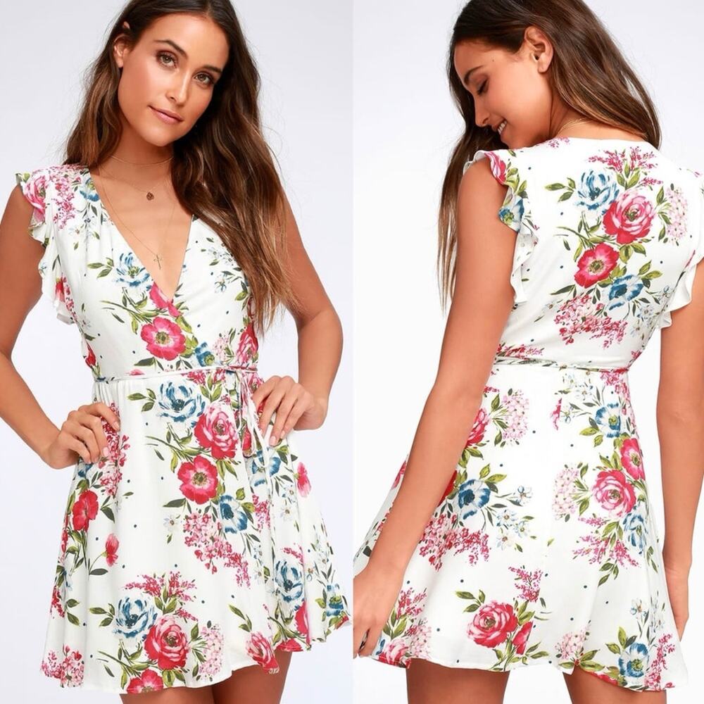 Lulus Radiating Beauty White Floral Print Wrap Dress size Medium